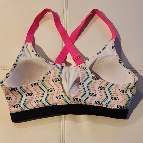 Victoria's Secret medium sport bra - Picture 2 of 9